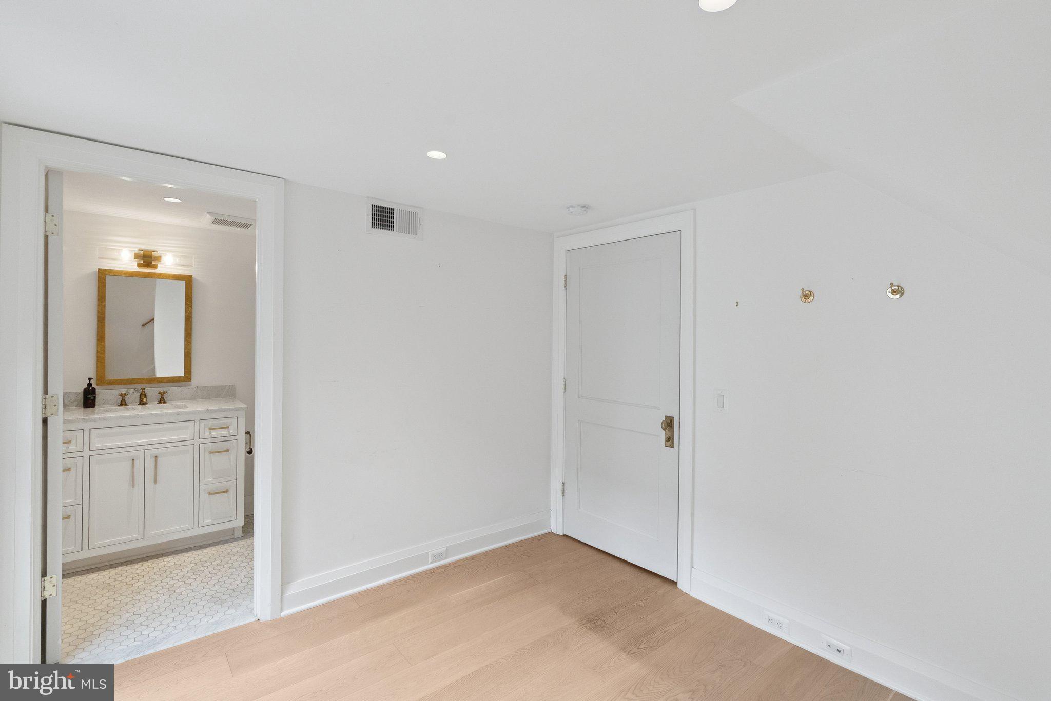 GEORGETOWN - Residential