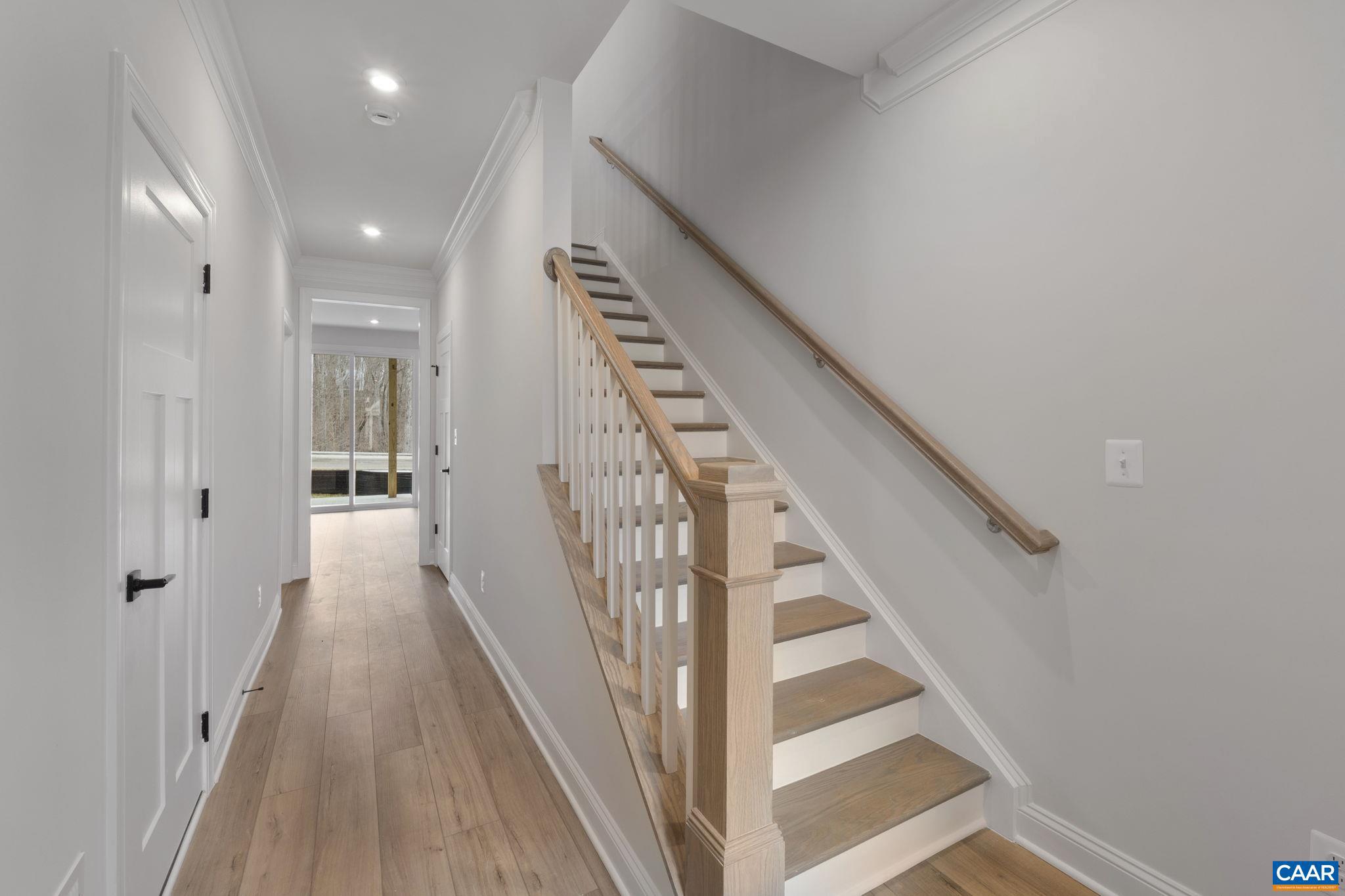 12 TALEN LN