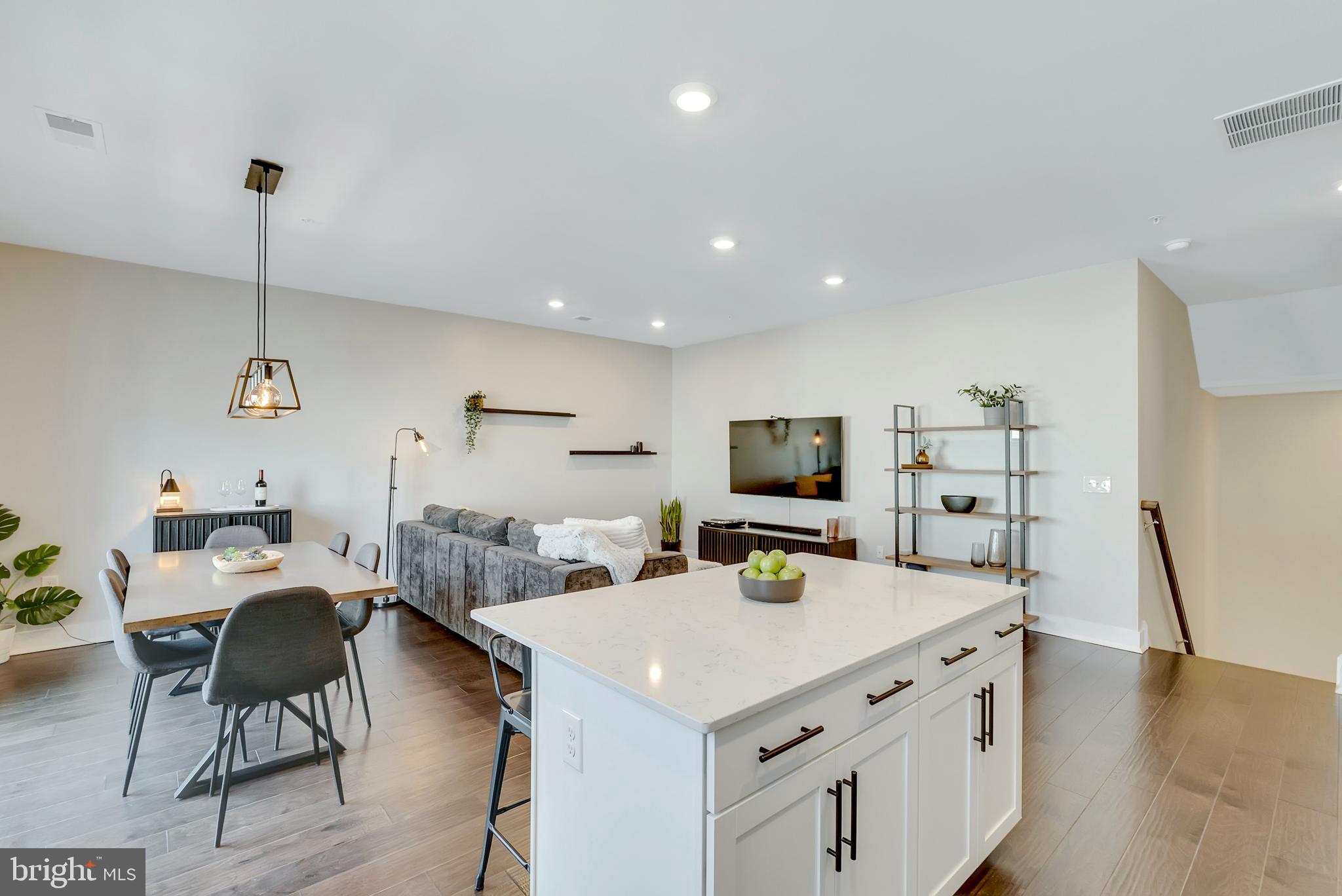 STEELPOINTE - Residential