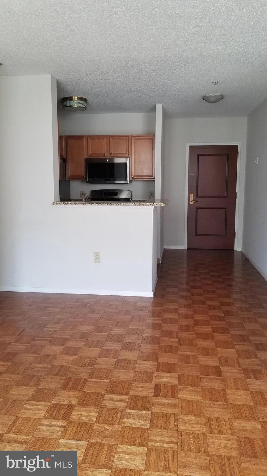 CRESCENT PLAZA - Residential Lease