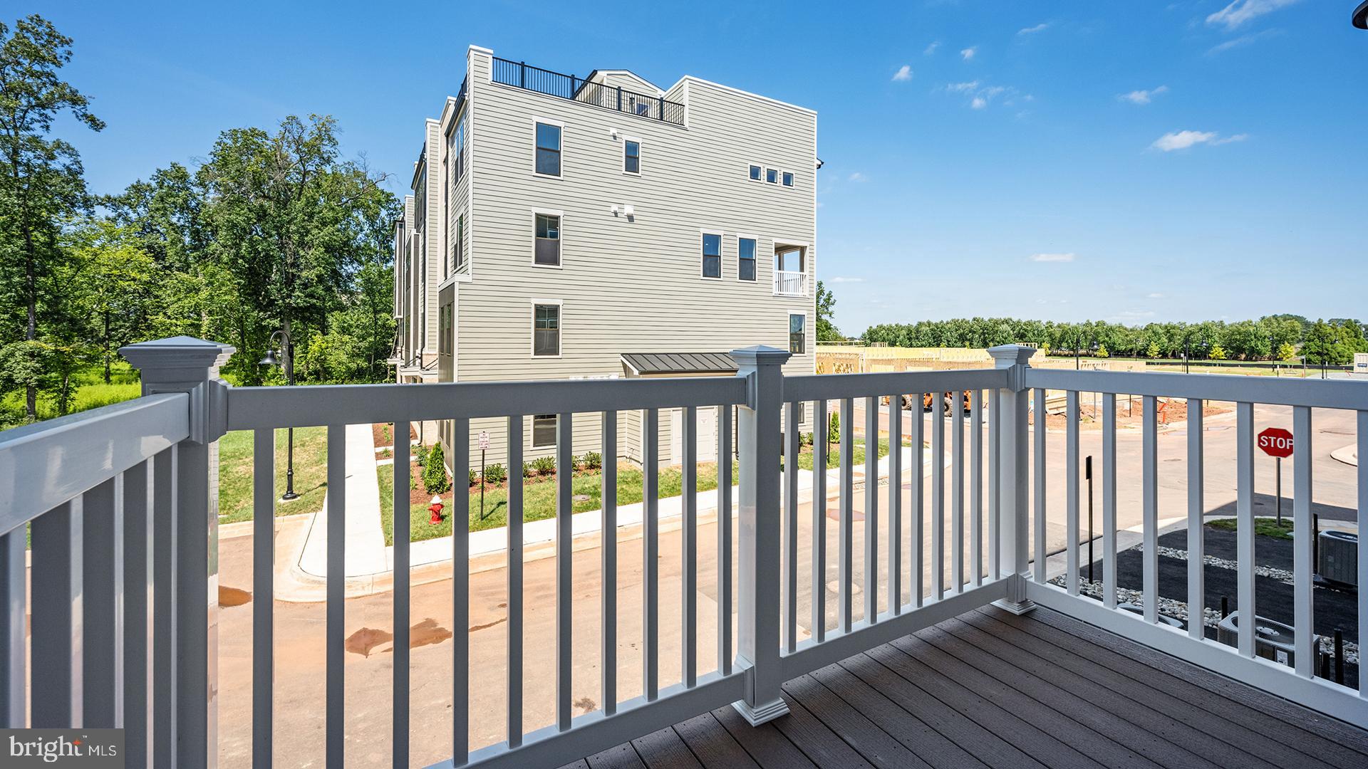 ONE LOUDOUN - Residential