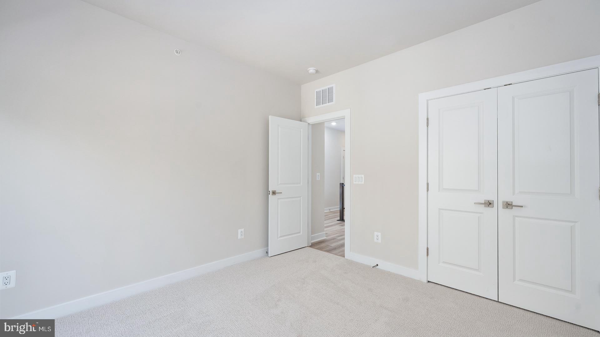 ONE LOUDOUN - Residential