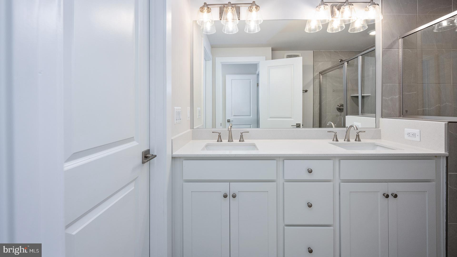 ONE LOUDOUN - Residential