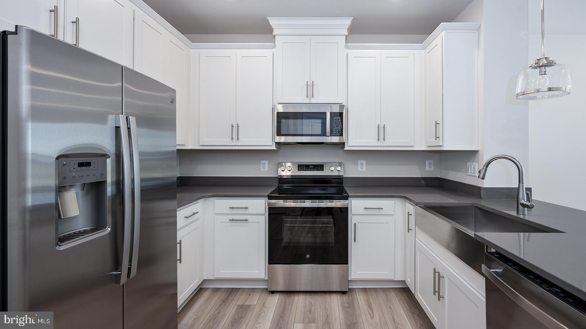 ONE LOUDOUN - Residential