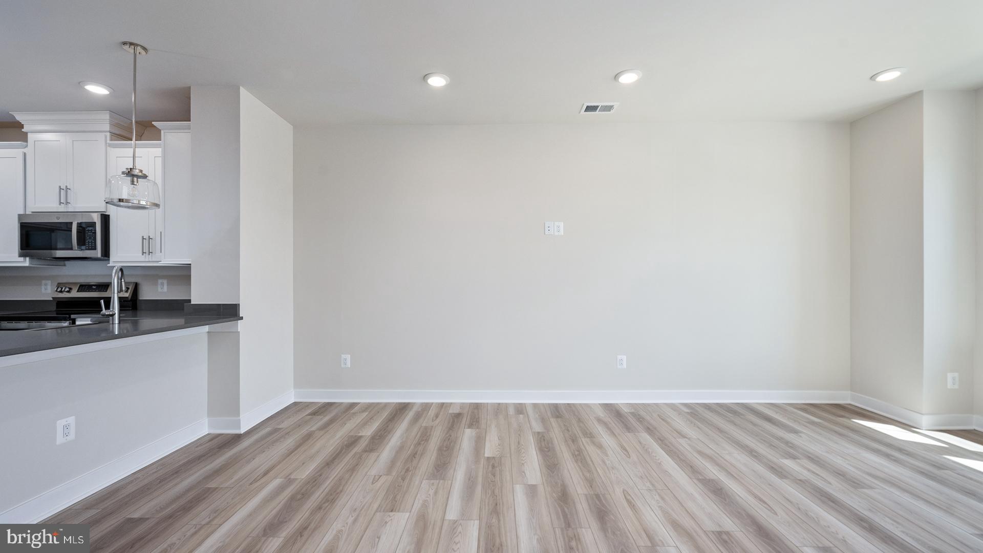 ONE LOUDOUN - Residential