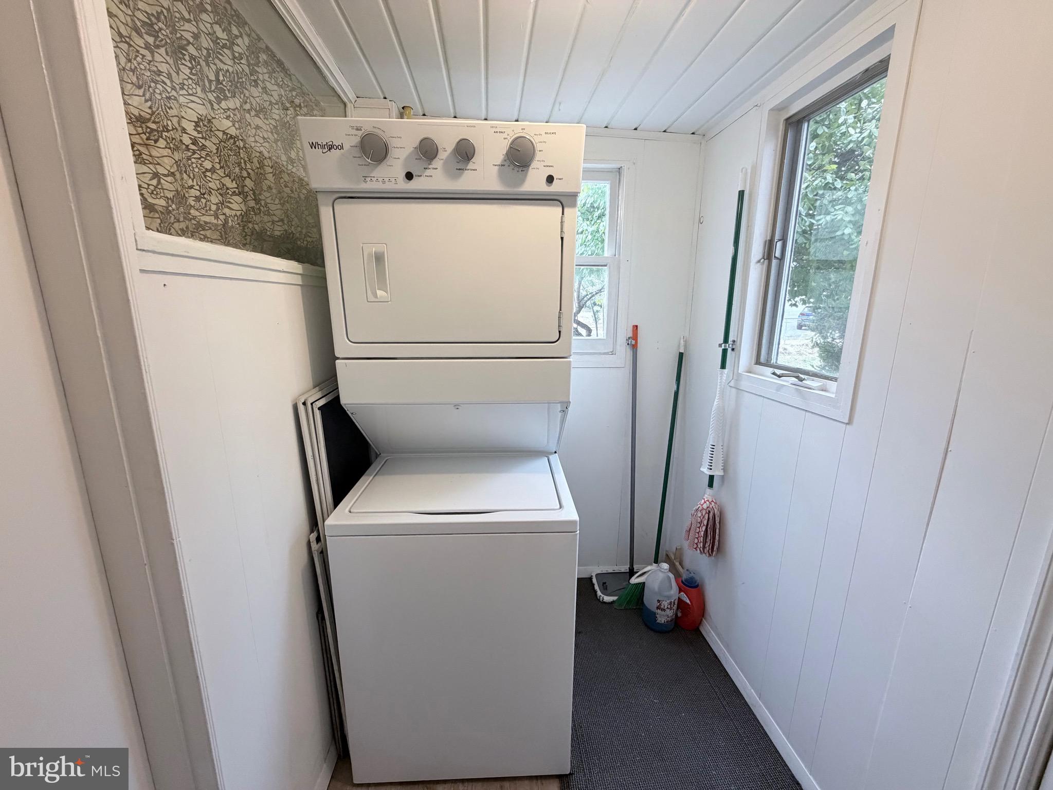 NORTH WOODSIDE - Residential Lease