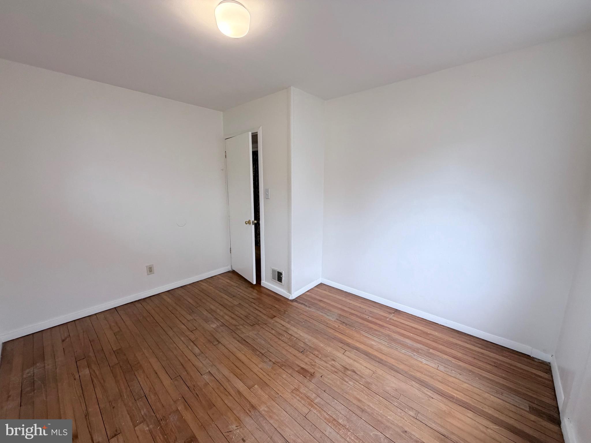 NORTH WOODSIDE - Residential Lease