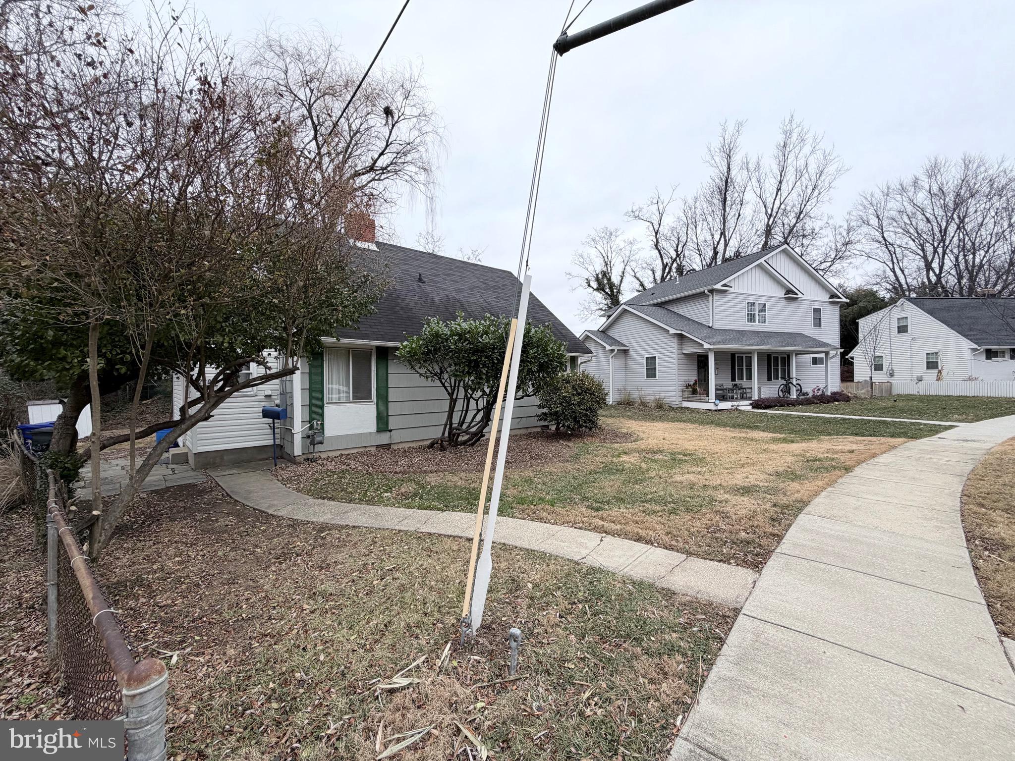 NORTH WOODSIDE - Residential Lease