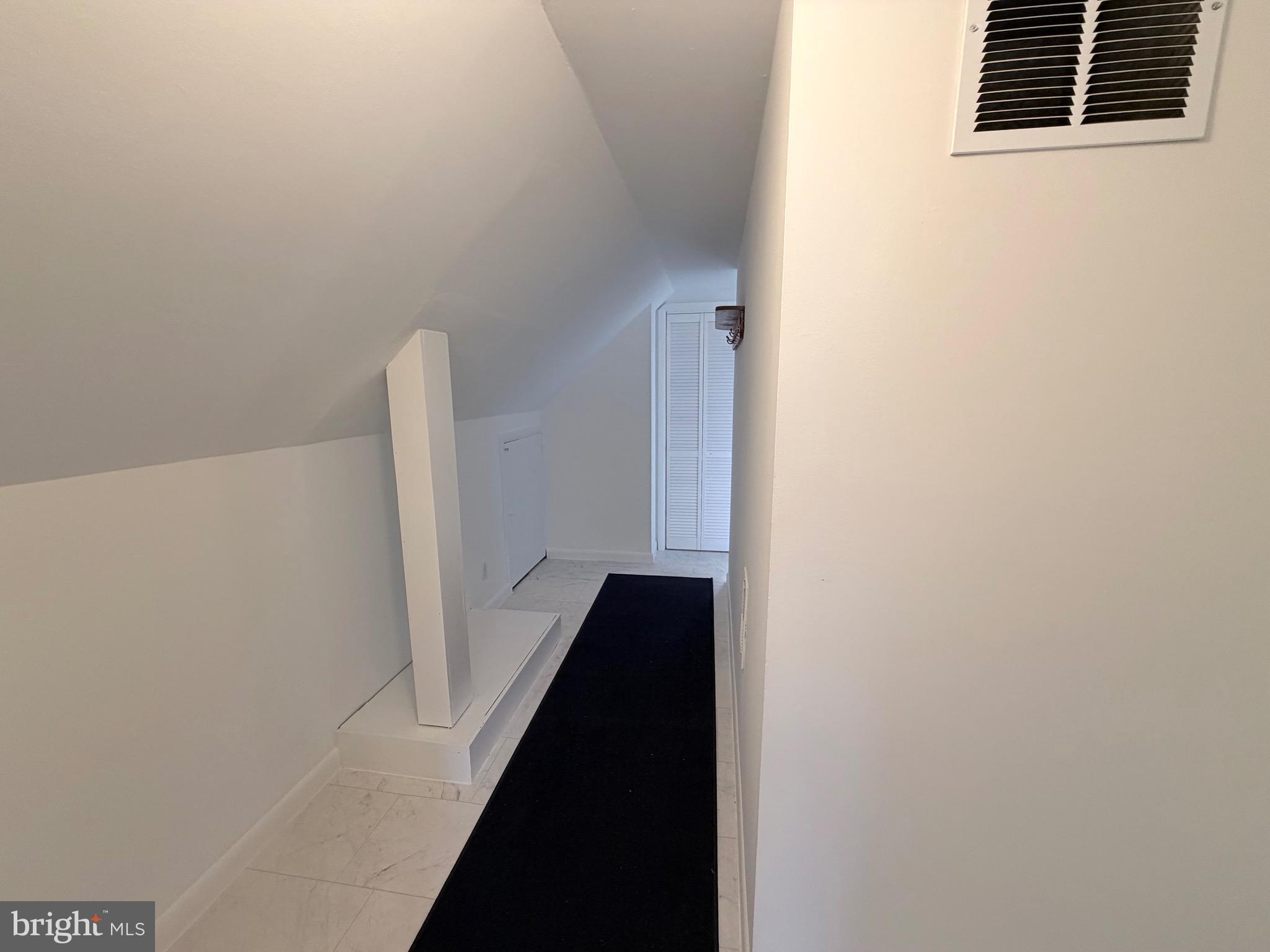 NORTH WOODSIDE - Residential Lease