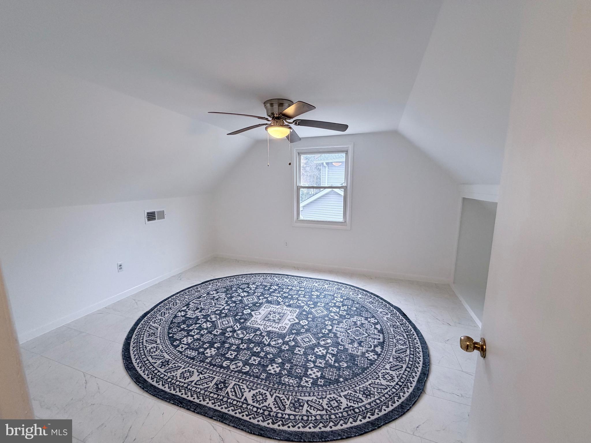 NORTH WOODSIDE - Residential Lease