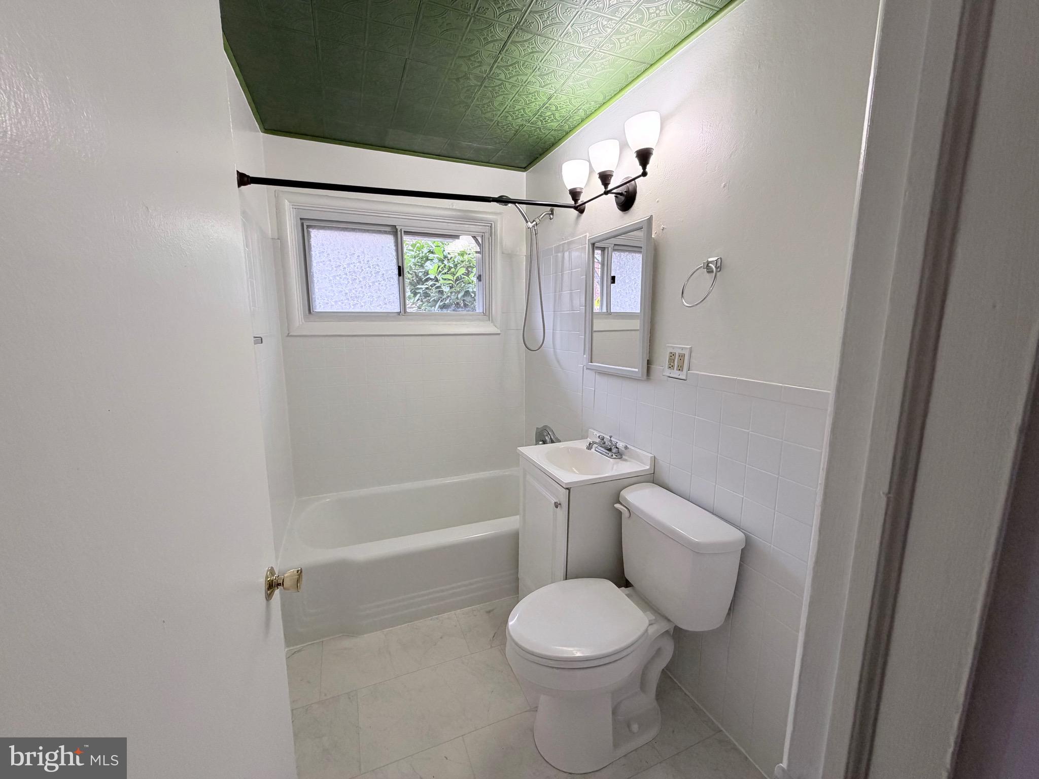 NORTH WOODSIDE - Residential Lease