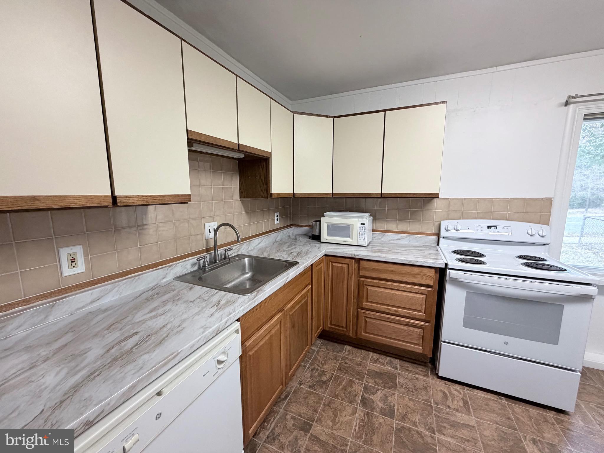 NORTH WOODSIDE - Residential Lease