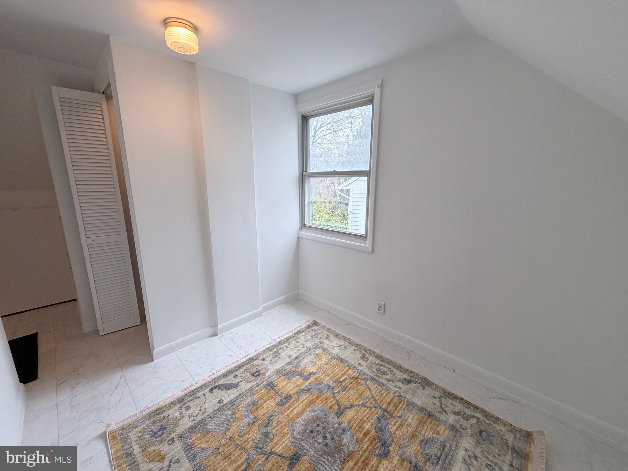 NORTH WOODSIDE - Residential Lease