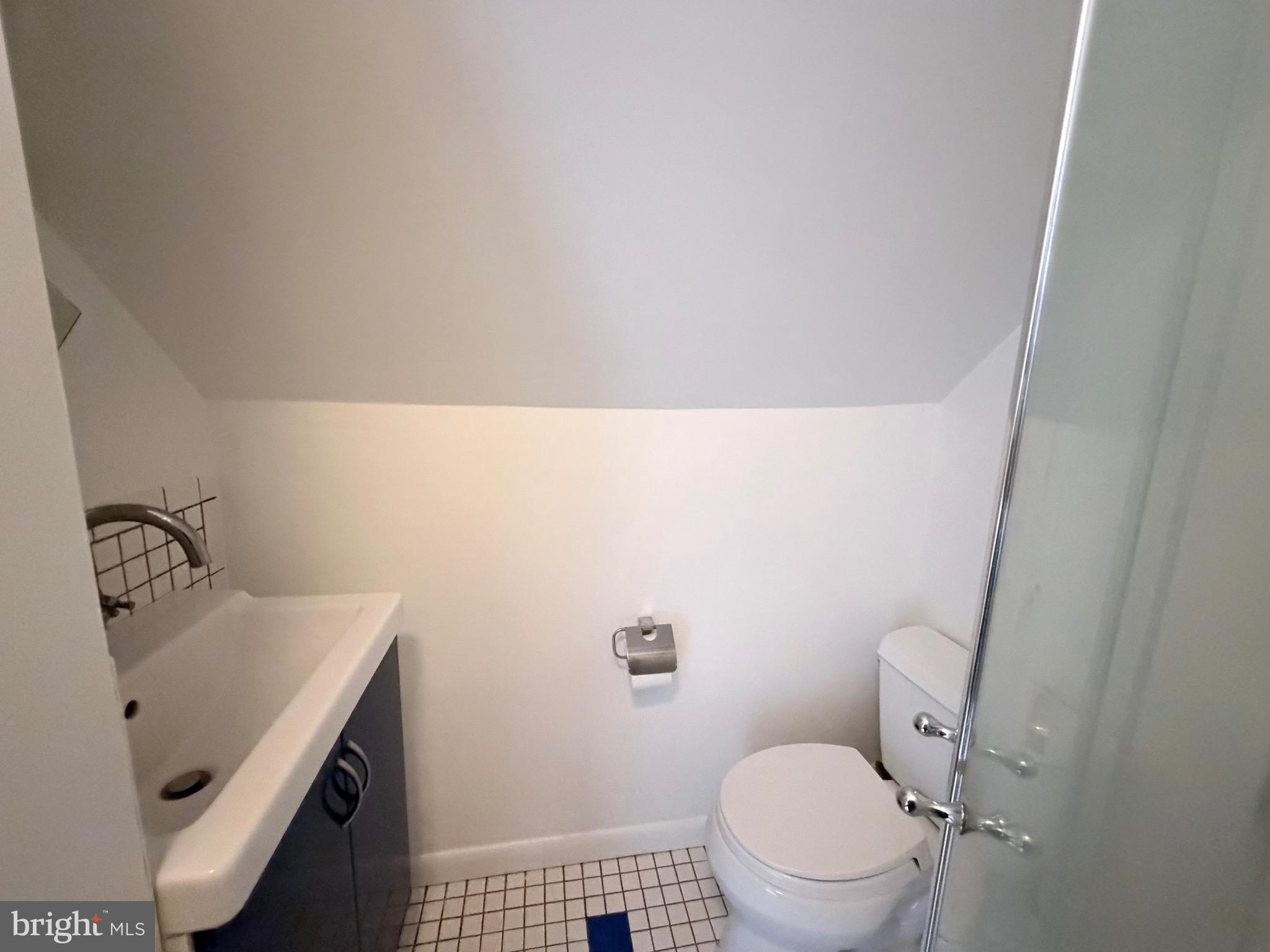 NORTH WOODSIDE - Residential Lease