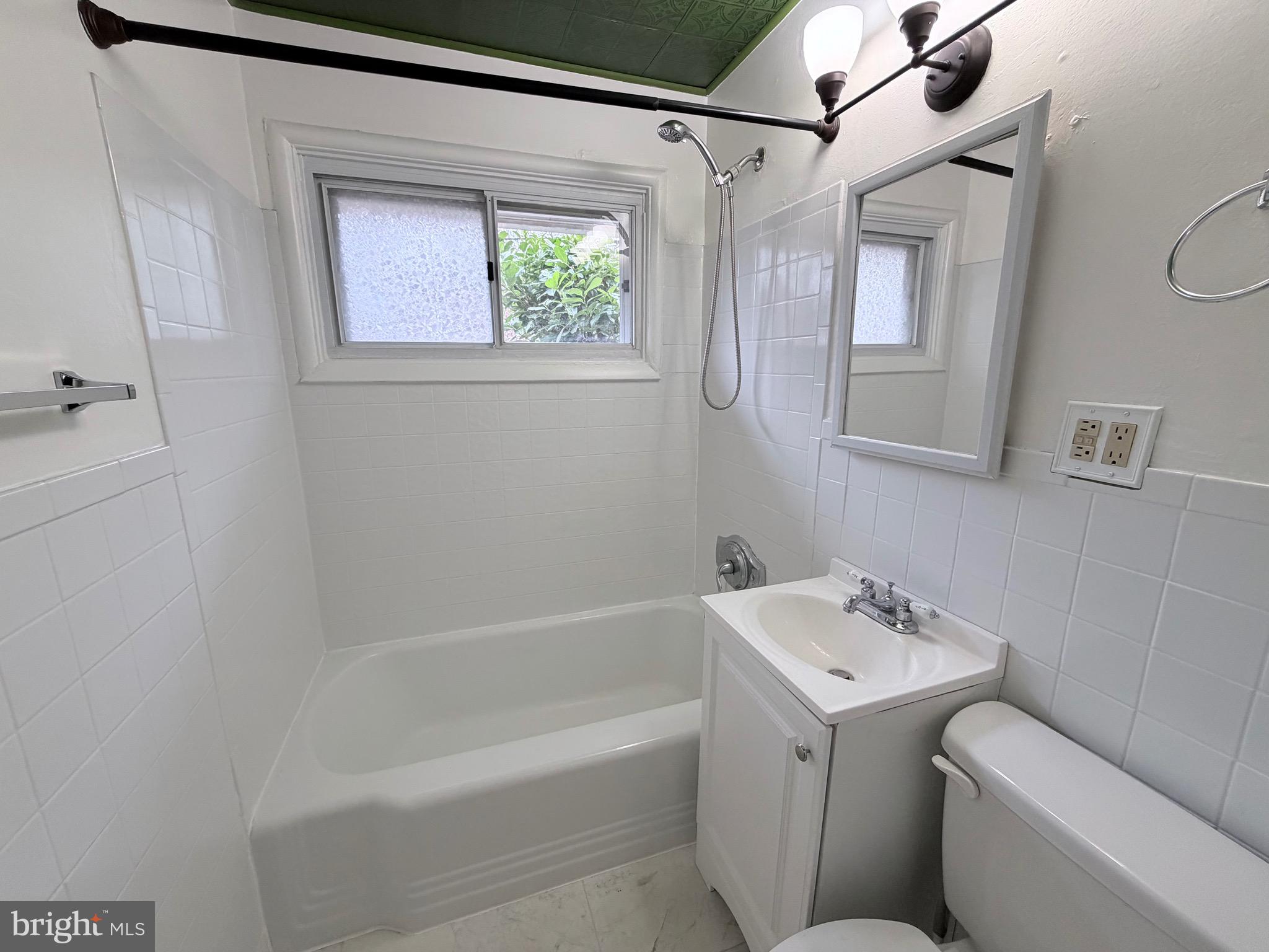 NORTH WOODSIDE - Residential Lease