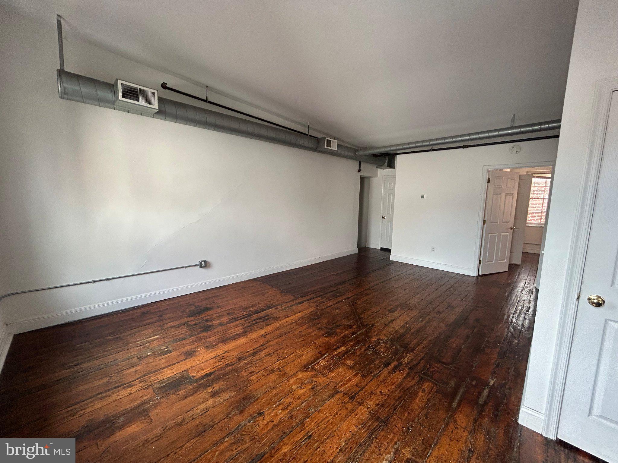 36 STRAWBERRY STREET 47