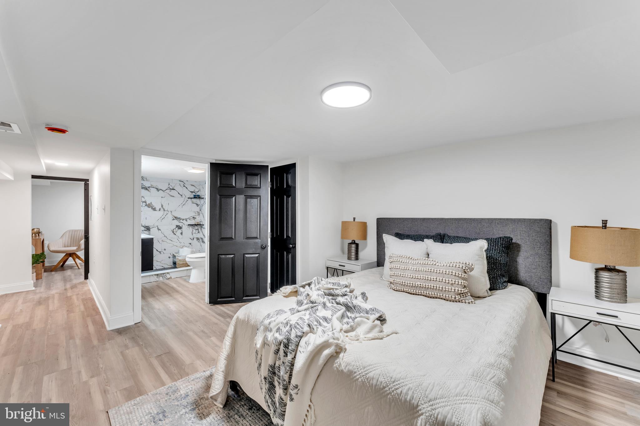 ELWOOD PARK - Residential Lease