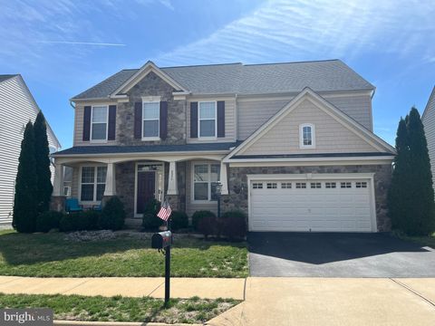 Photo of 8970 Fenestra Place, GAINESVILLE, VA 20155 (MLS # VAPW2115208)