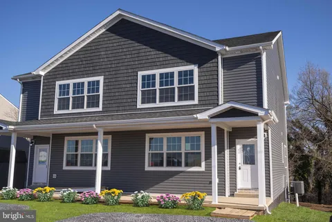 122 Strasburg Road W, Front Royal, VA MLS: VAWR2010670