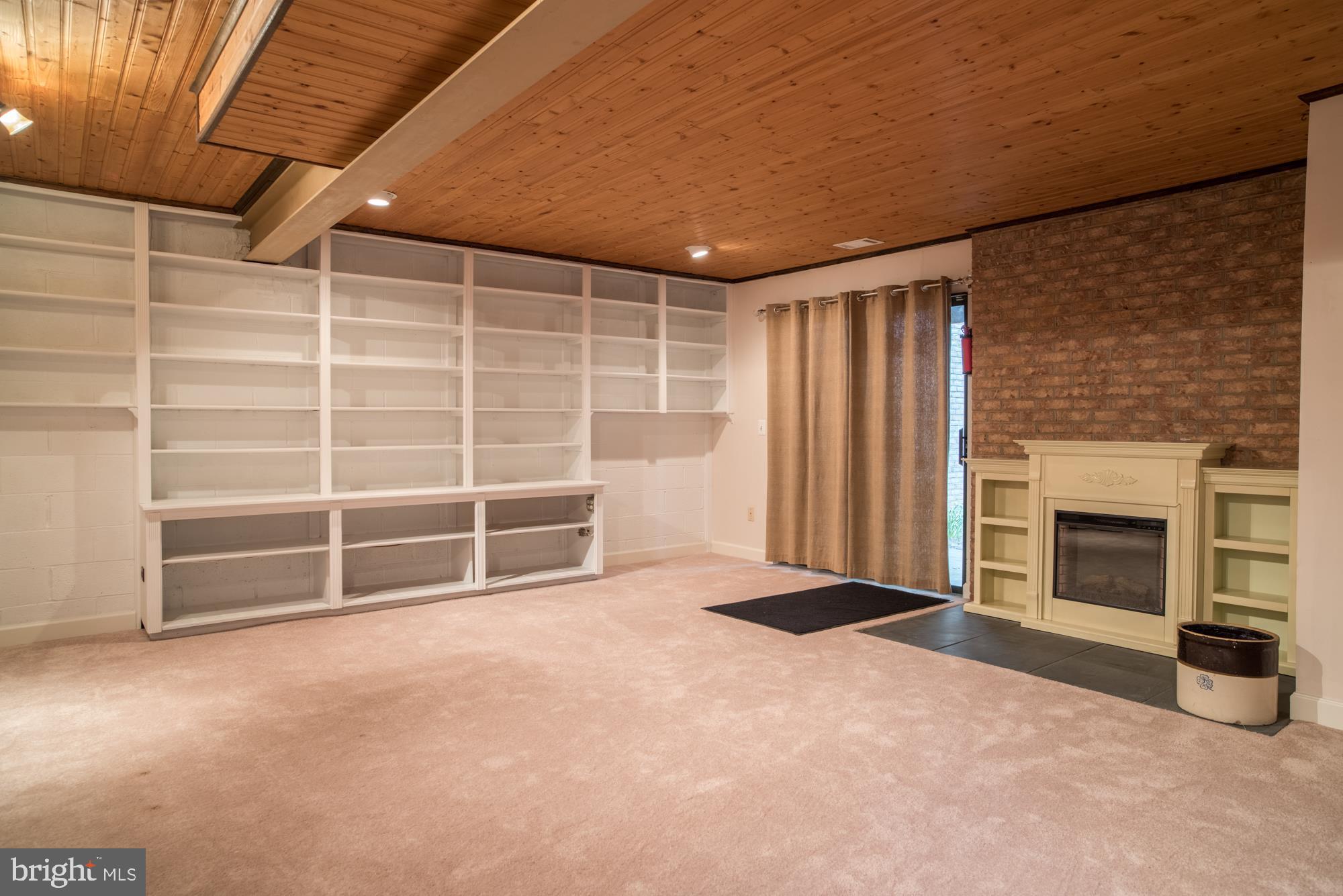 FIVE FARMS - Residential Lease