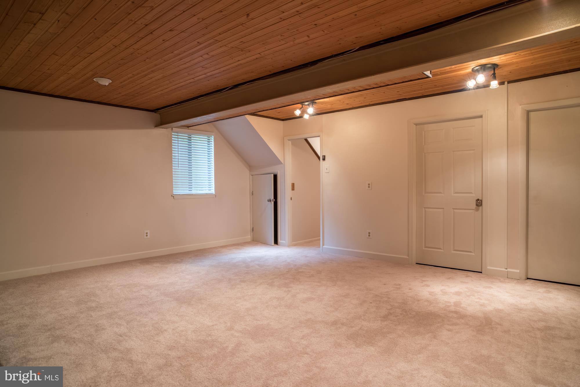 FIVE FARMS - Residential Lease