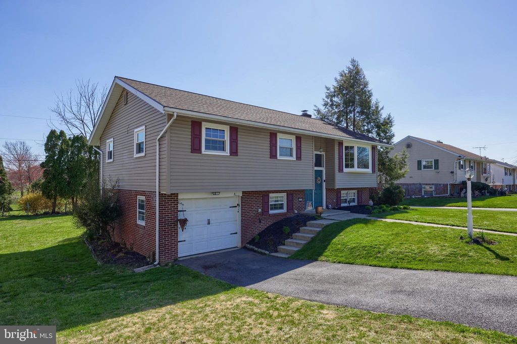 Photo of 410 Biscayne Road, Lancaster, PA 17601 (MLS # PALA2047790)