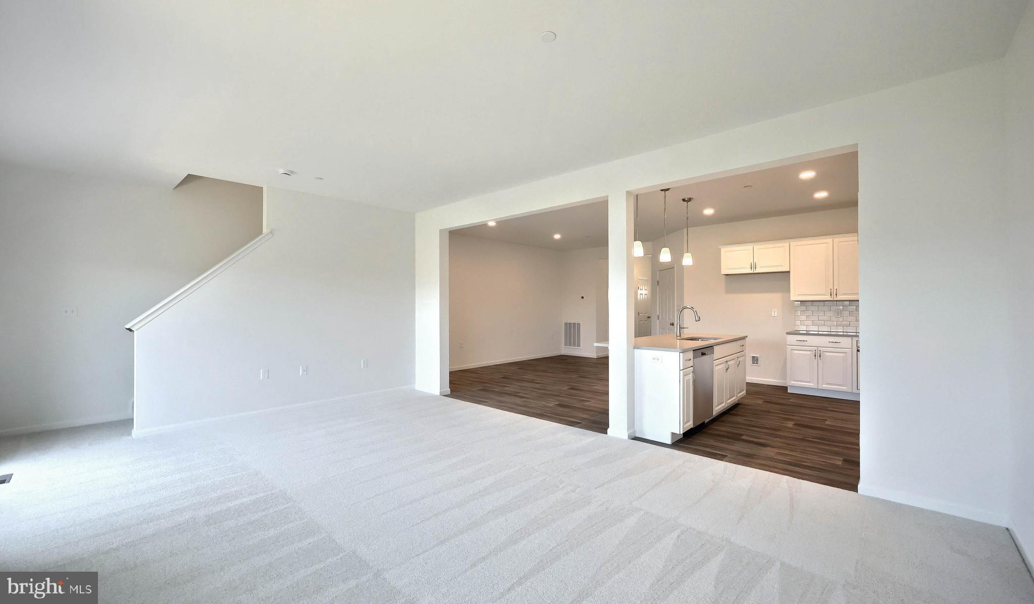 THE TOWNES AT BRIAR CREEK - Residential