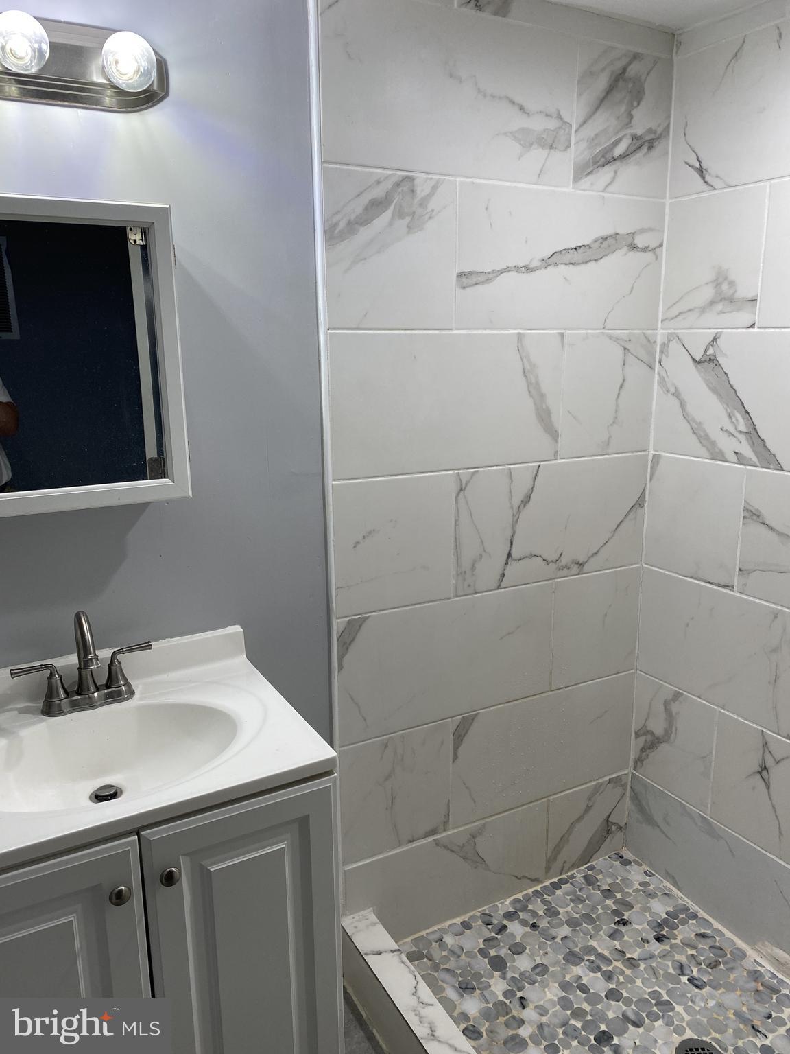 BEVERLY HILLS - Residential Lease
