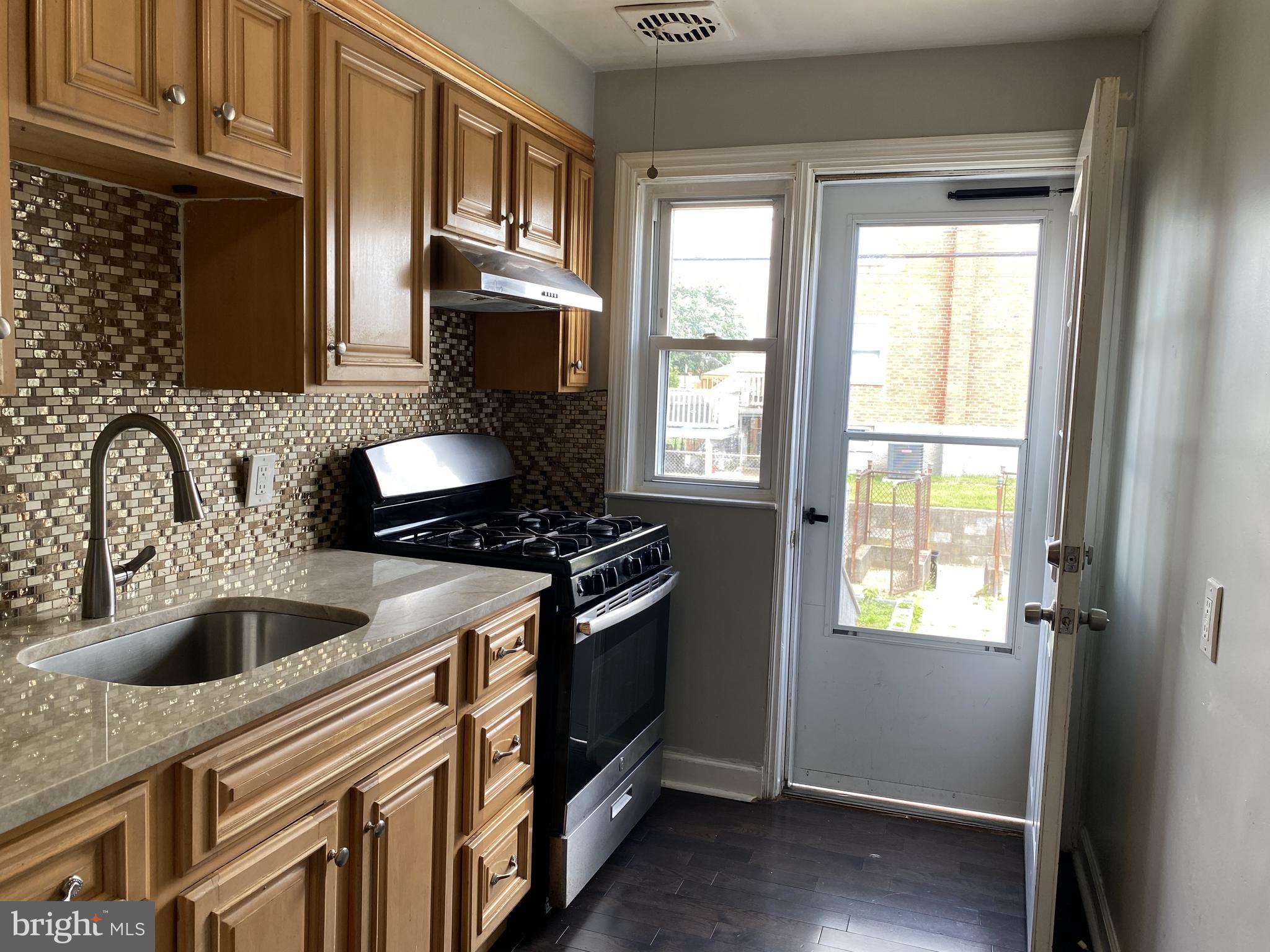 BEVERLY HILLS - Residential Lease