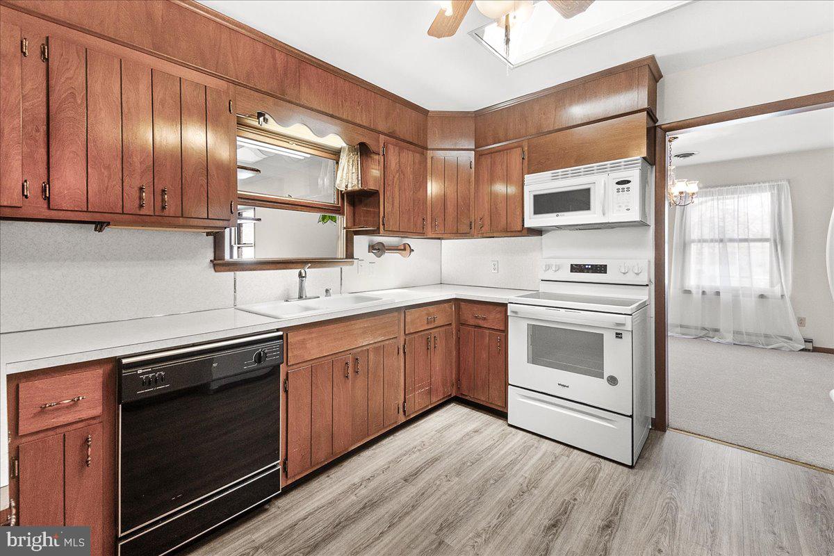 DEVON FARMS - Residential