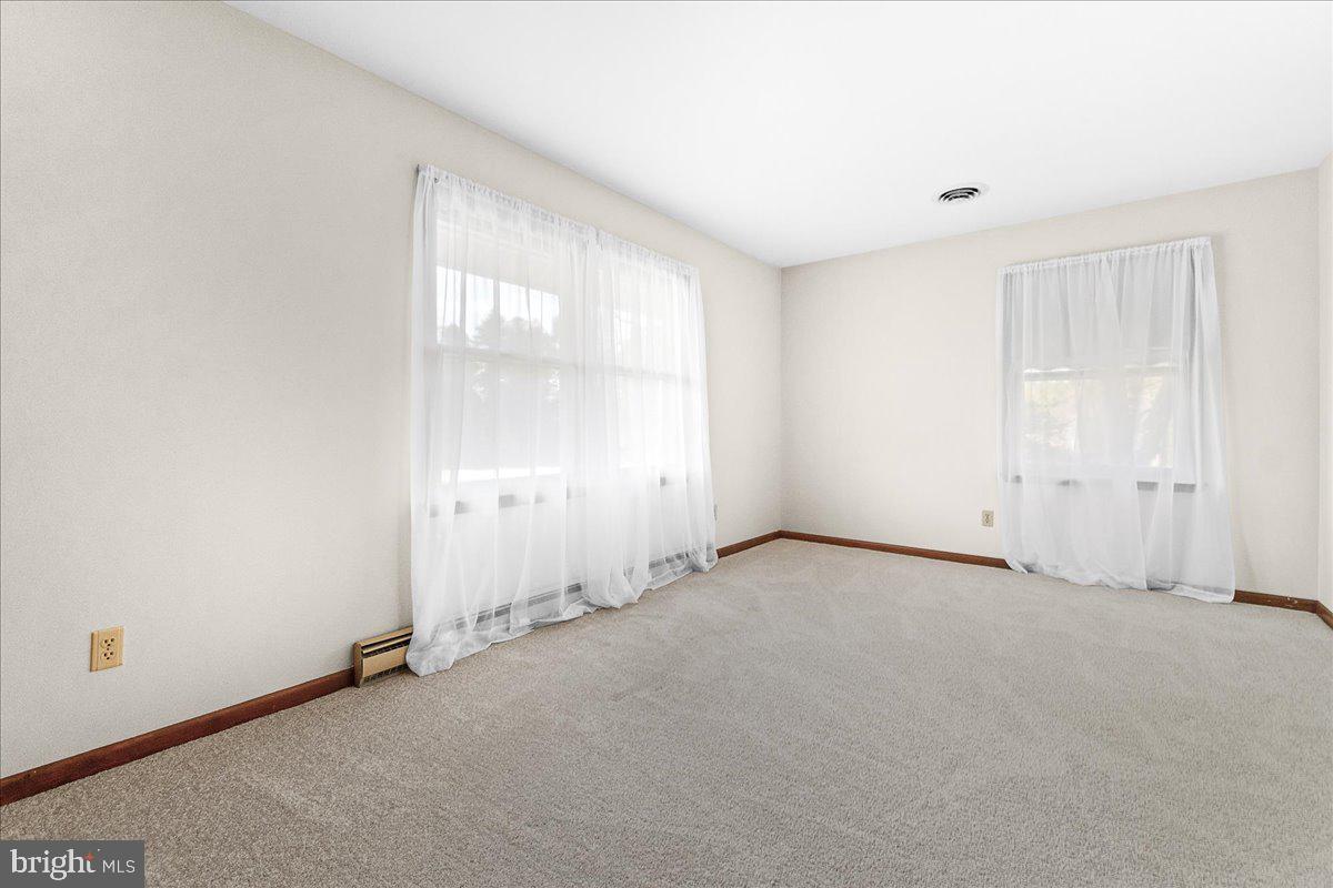 DEVON FARMS - Residential