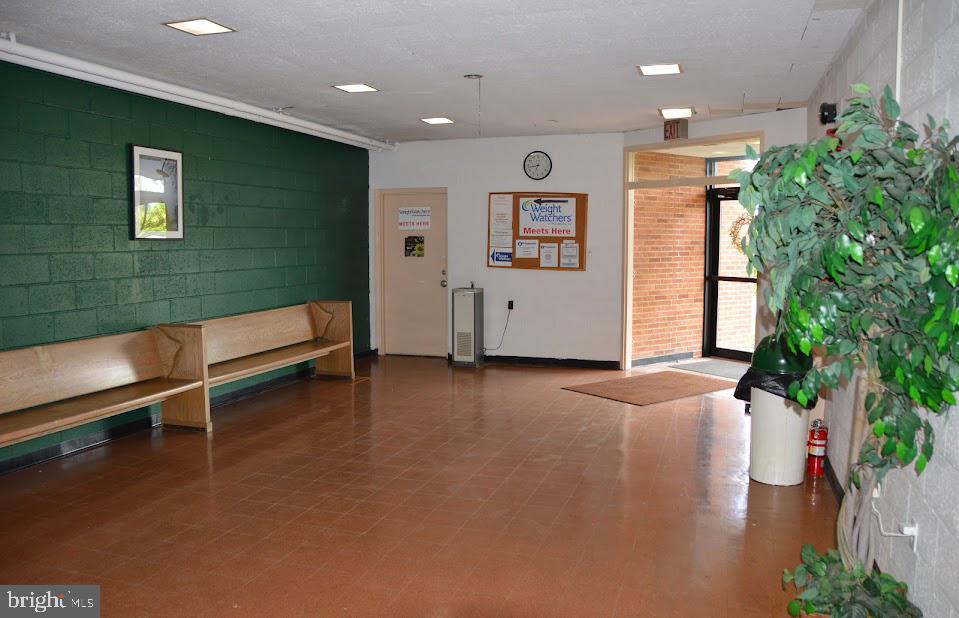 YORKVILLE - Commercial Sale