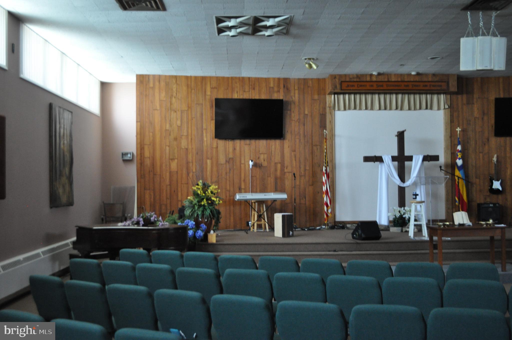 YORKVILLE - Commercial Sale