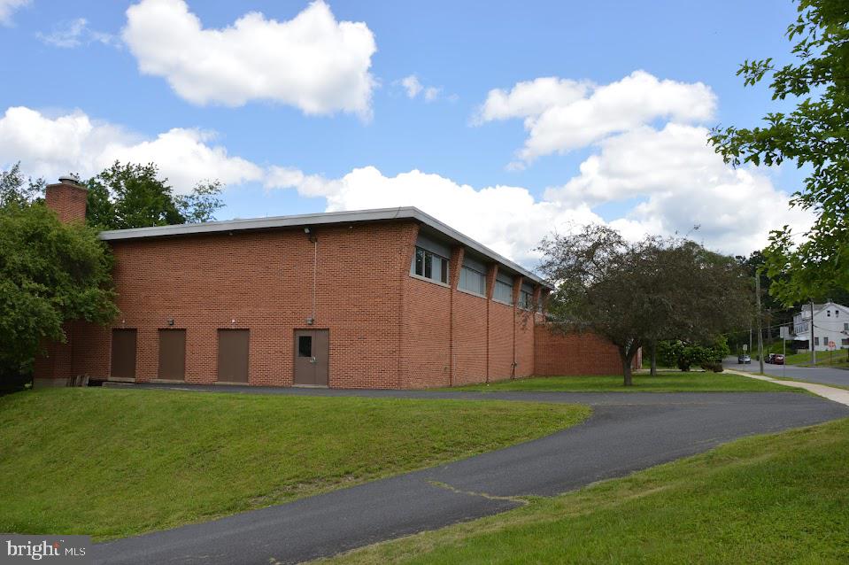 YORKVILLE - Commercial Sale