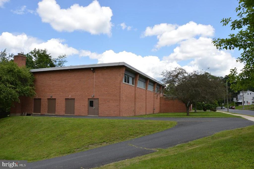 Photo of 2300 Mahantongo Street, POTTSVILLE, PA 17901 (MLS # PASK2023454)