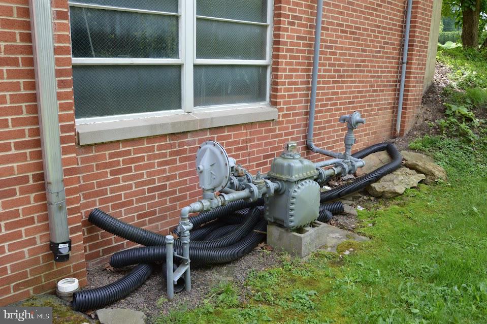 YORKVILLE - Commercial Sale