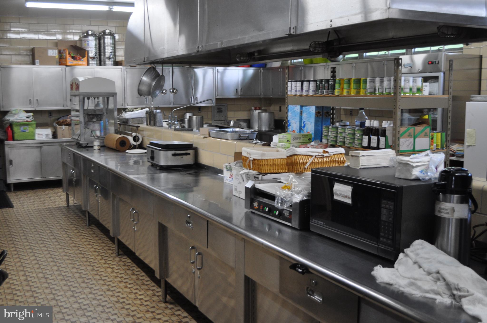 YORKVILLE - Commercial Sale