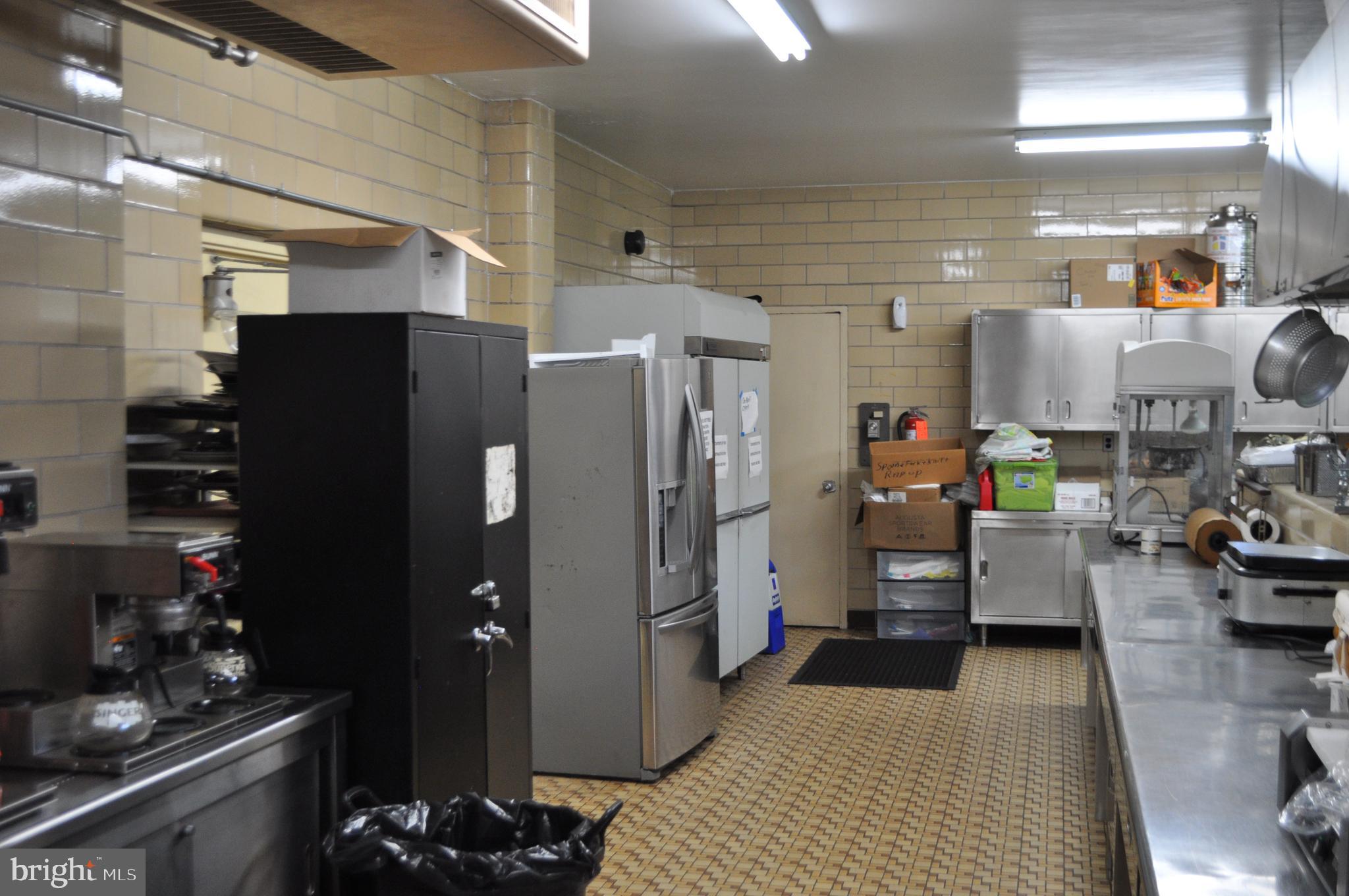 YORKVILLE - Commercial Sale