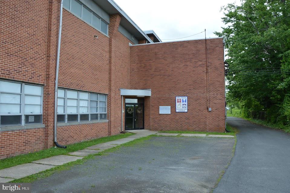 YORKVILLE - Commercial Sale