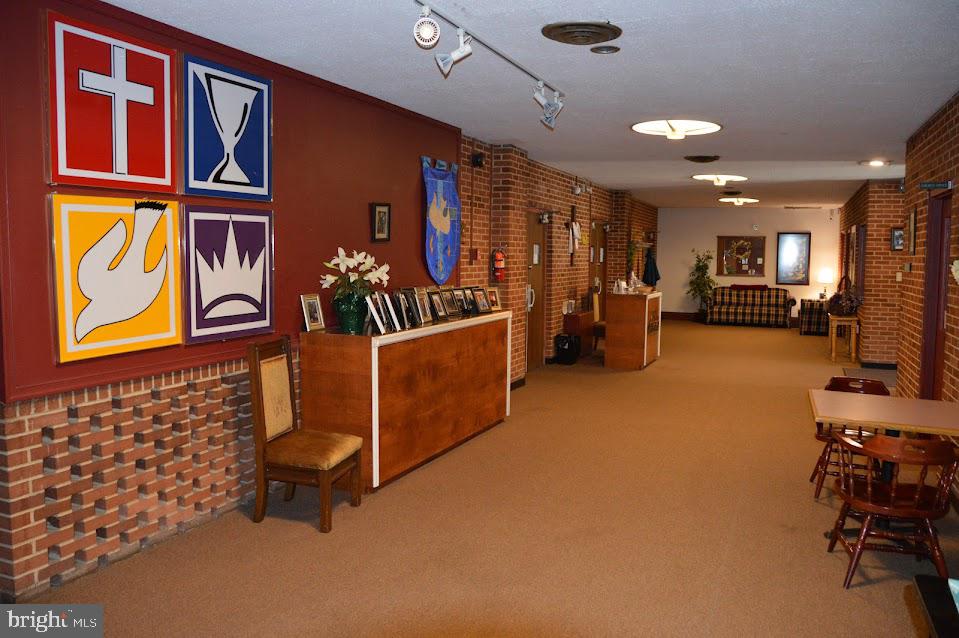 YORKVILLE - Commercial Sale