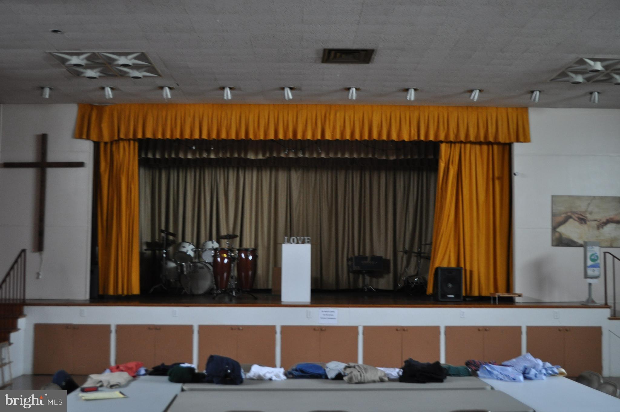 YORKVILLE - Commercial Sale