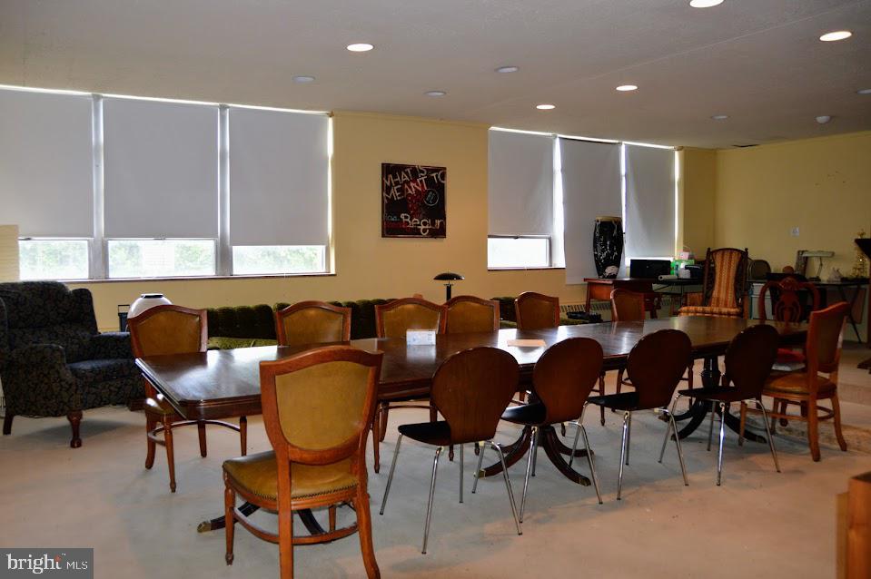 YORKVILLE - Commercial Sale