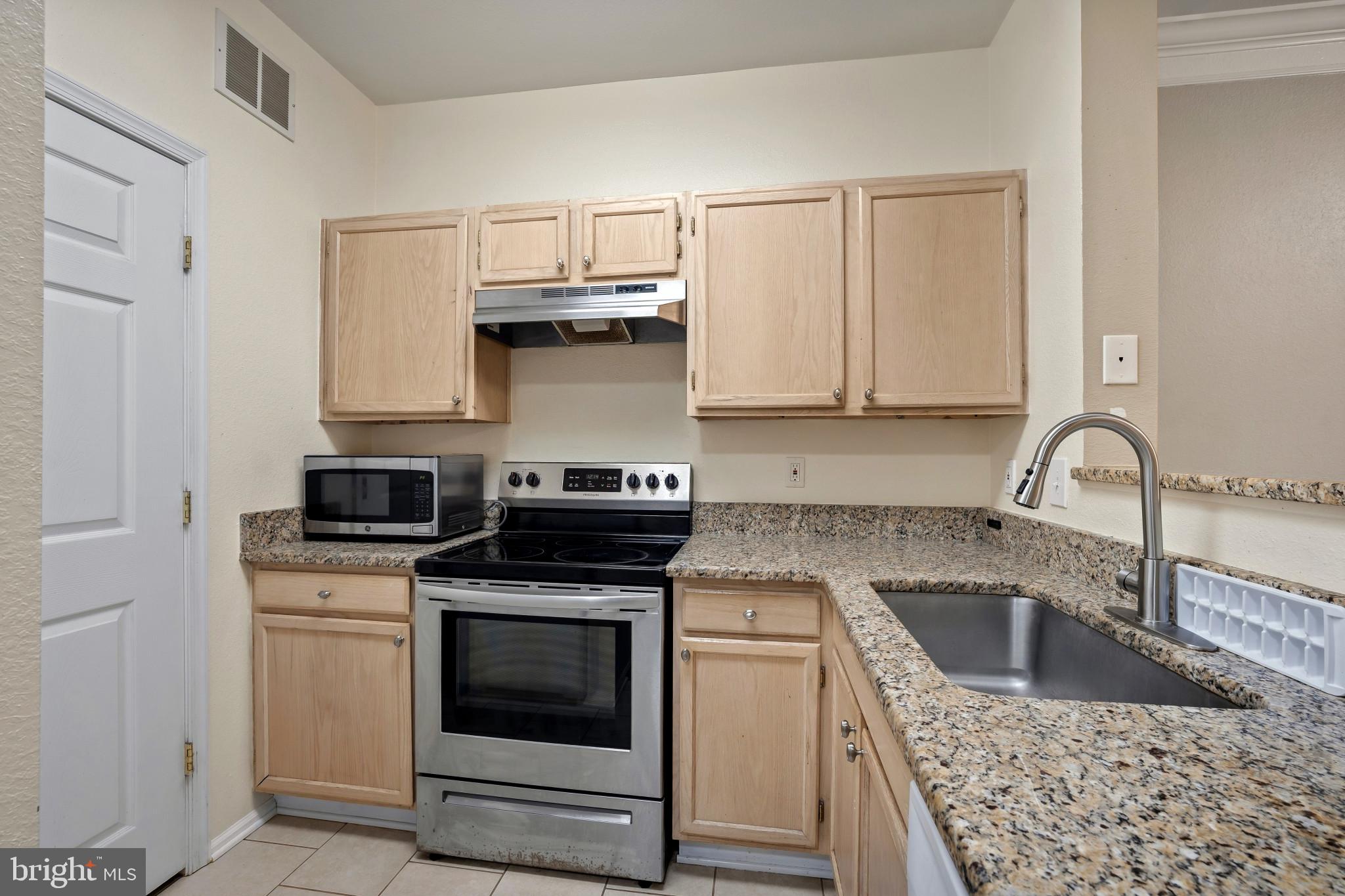 1580 SPRING GATE DRIVE 4216
