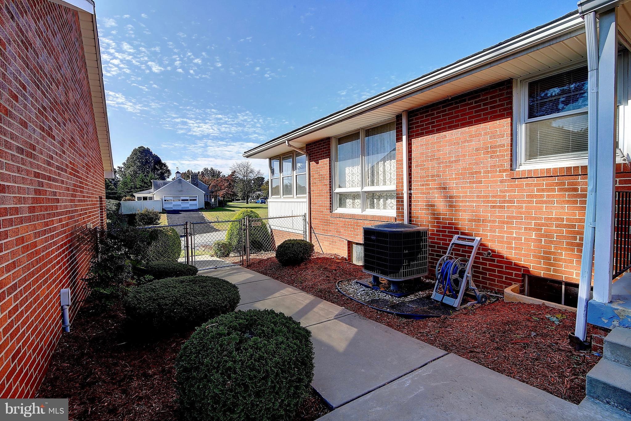 LONG MEADOW - Residential