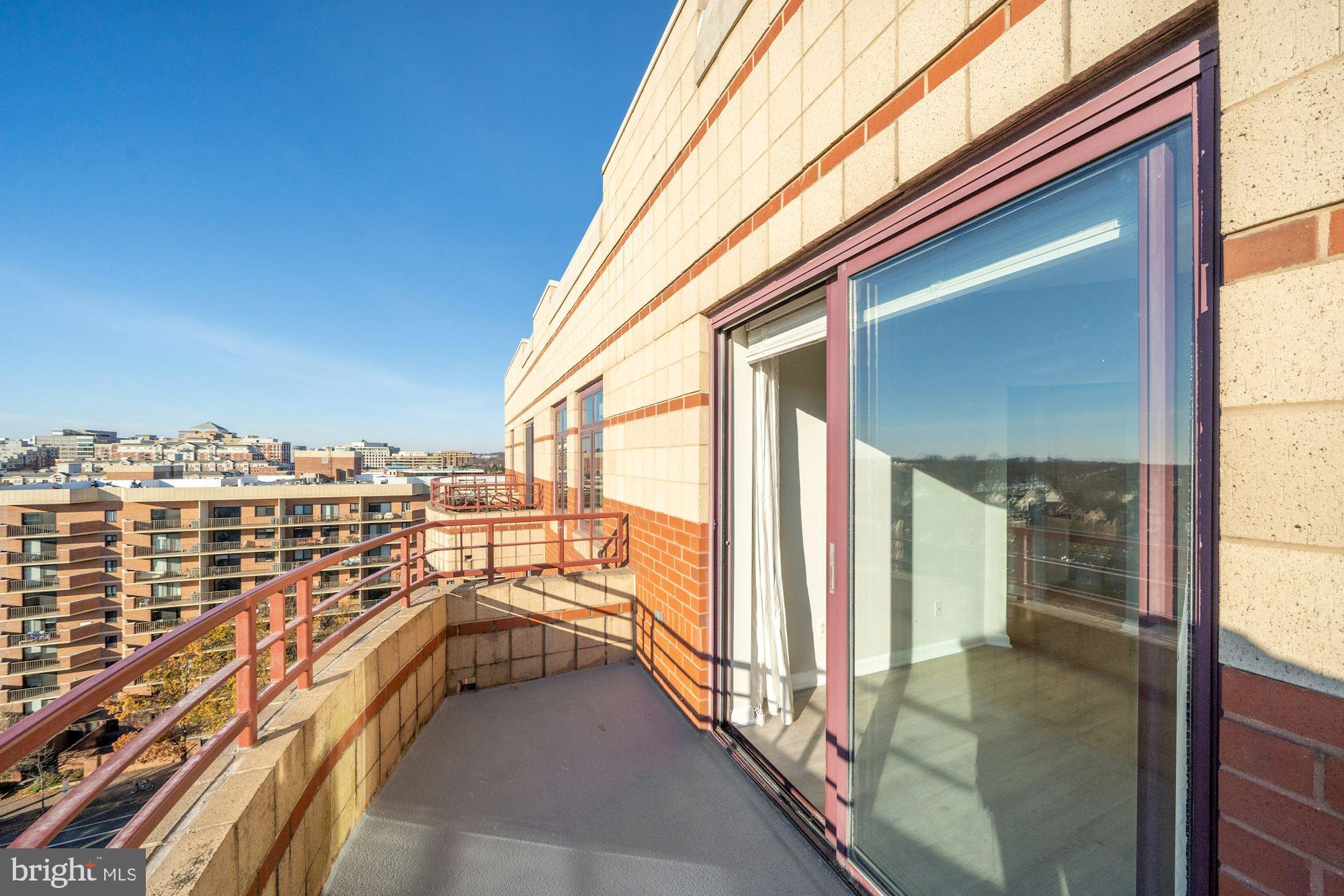 COURTHOUSE - Residential Lease