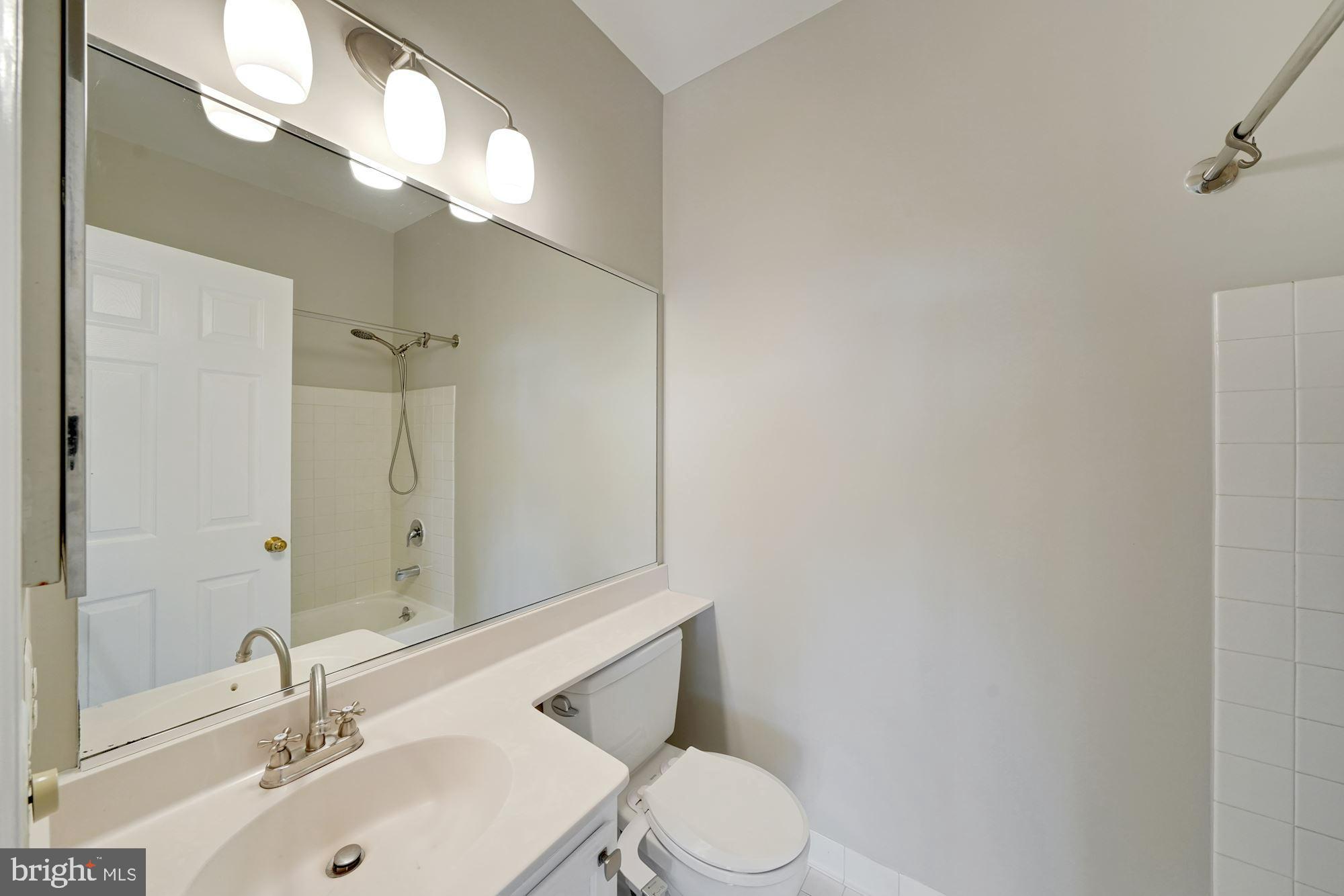 COURTHOUSE - Residential Lease