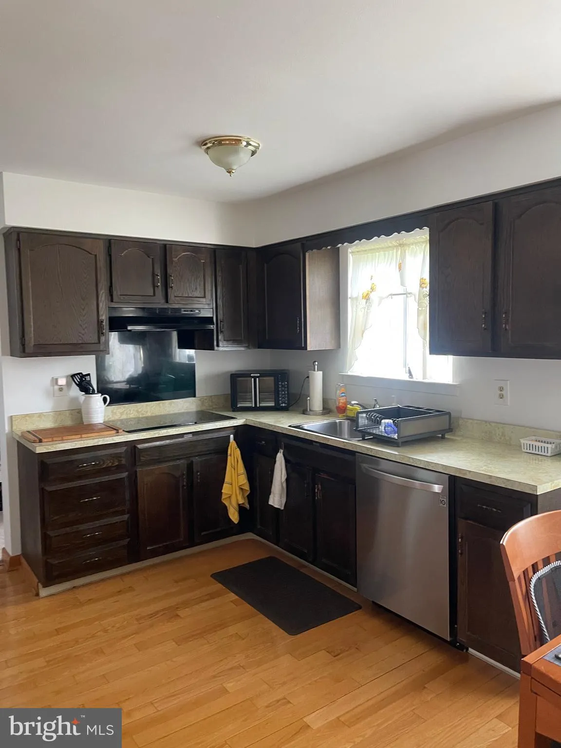 Hightstown, New Jersey 08520, United States, 4 Bedrooms Bedrooms, ,2 BathroomsBathrooms,Residential,Pending,103950