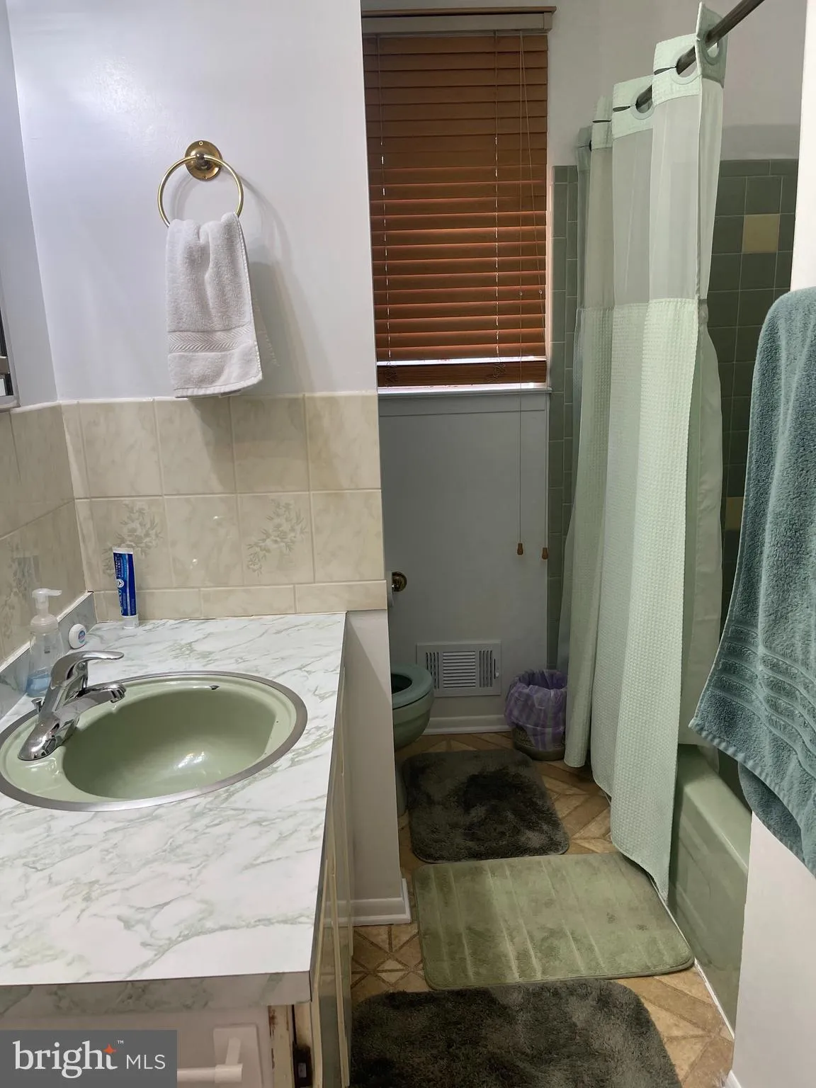 Hightstown, New Jersey 08520, United States, 4 Bedrooms Bedrooms, ,2 BathroomsBathrooms,Residential,Pending,103950