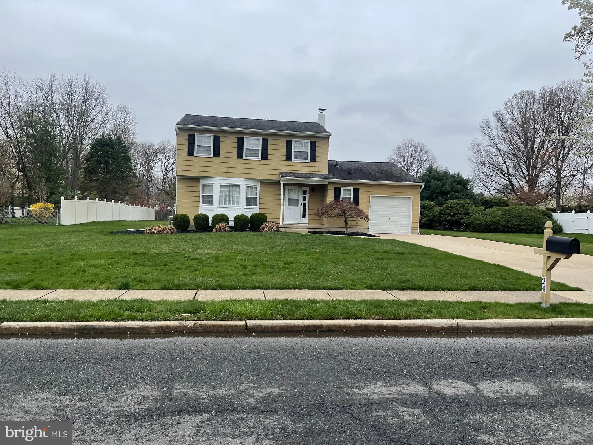 Hightstown, New Jersey 08520, United States, 4 Bedrooms Bedrooms, ,2 BathroomsBathrooms,Residential,Pending,103950