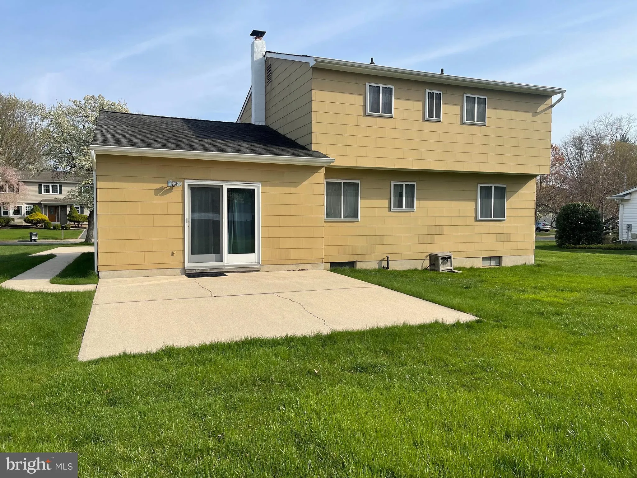 Hightstown, New Jersey 08520, United States, 4 Bedrooms Bedrooms, ,2 BathroomsBathrooms,Residential,Pending,103950